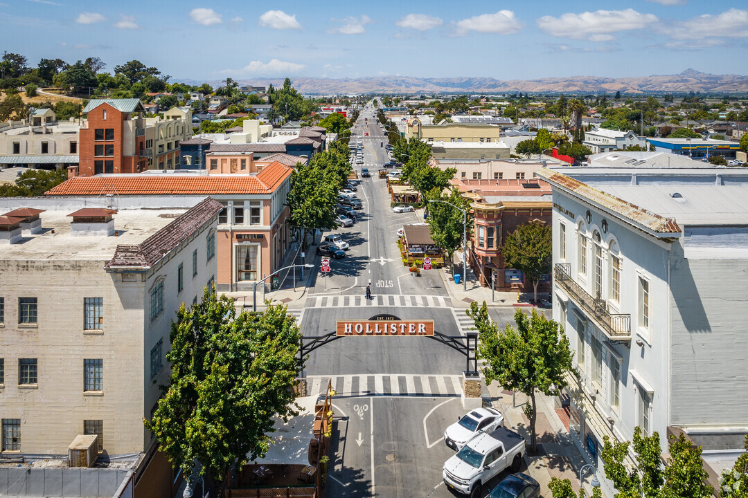 Hollister Townhomes